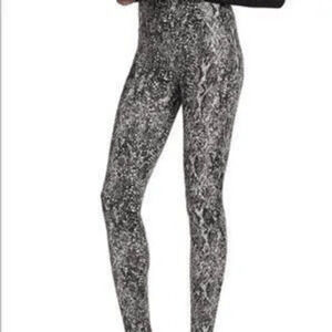Spanx Faux Leather Snake Shine Leggings Women's Sz XS Trendy Shaping Stretchy